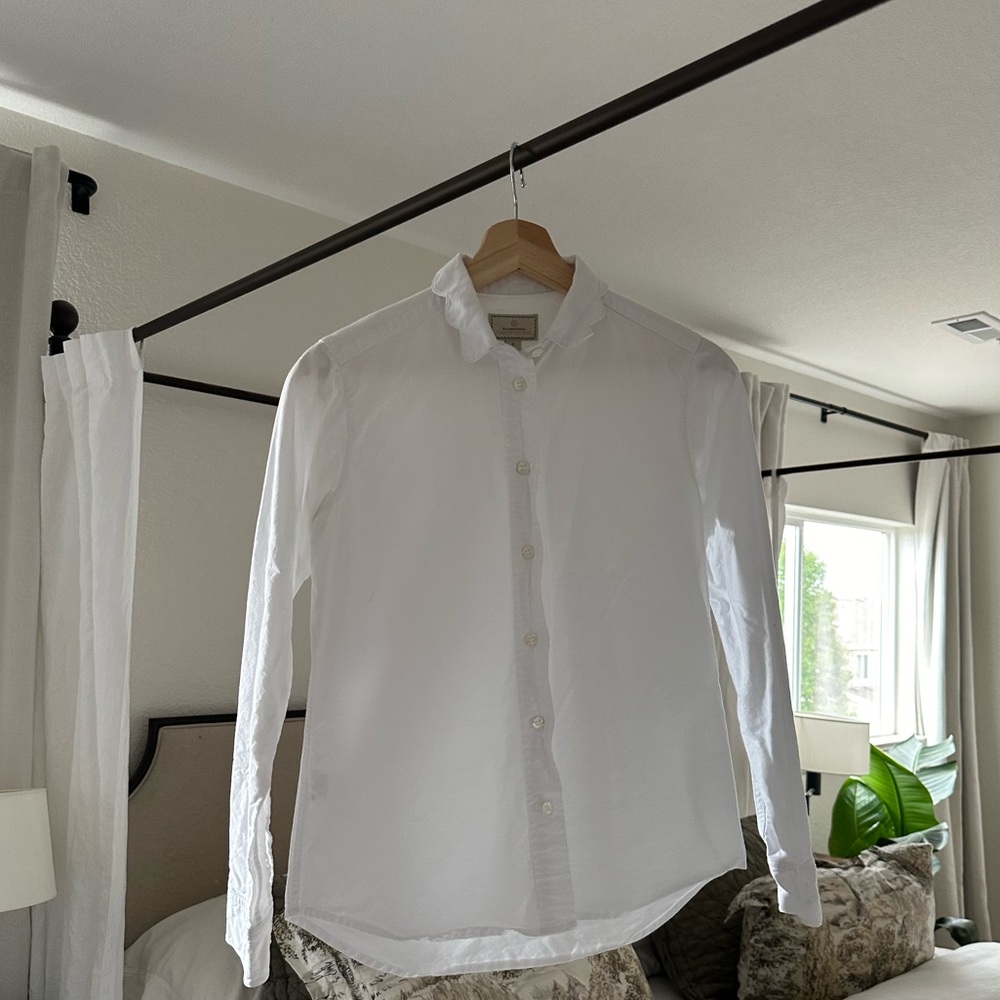 Kiel james Patrick white scalloped button down blouse